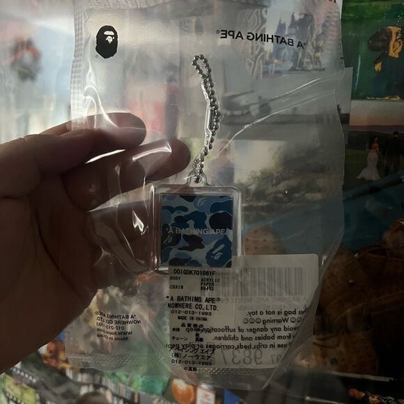 NWT Authentic Bape Ape Keychain Blue Camo Square Sealed - Picture 3 of 4